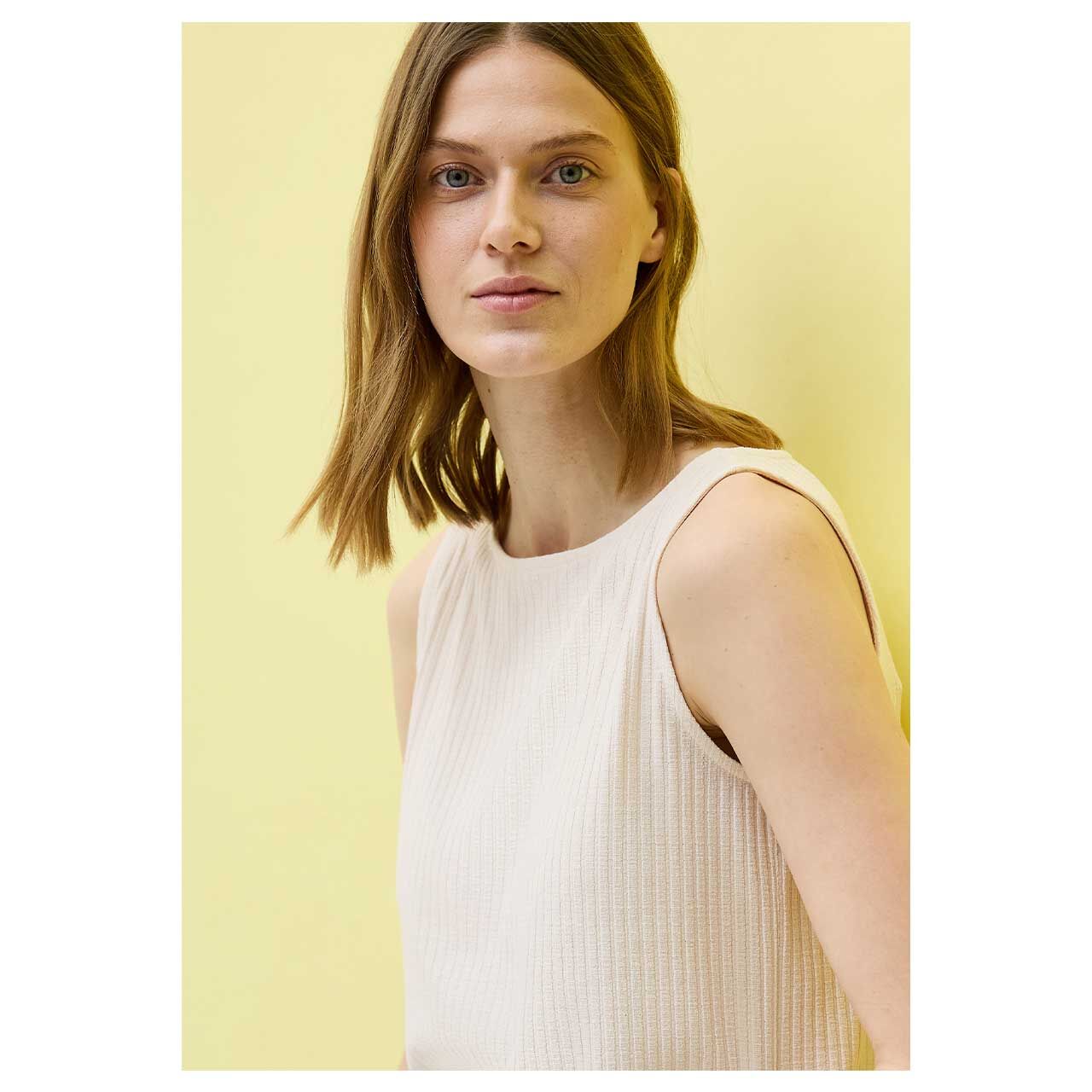 Damen Top Rib von Cecil in Hellbeige, detaillierte Vorderansicht am Modell