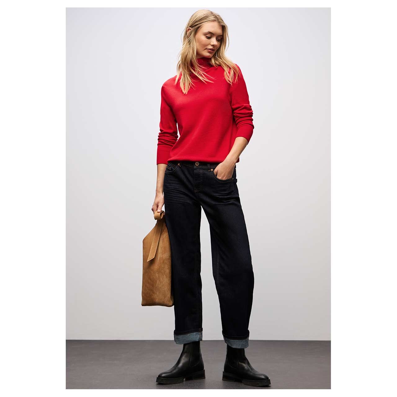 Damen Rollkragen Pullover Basic Roll-Neck von Street One in Rot, Ganzkörperansicht am Model