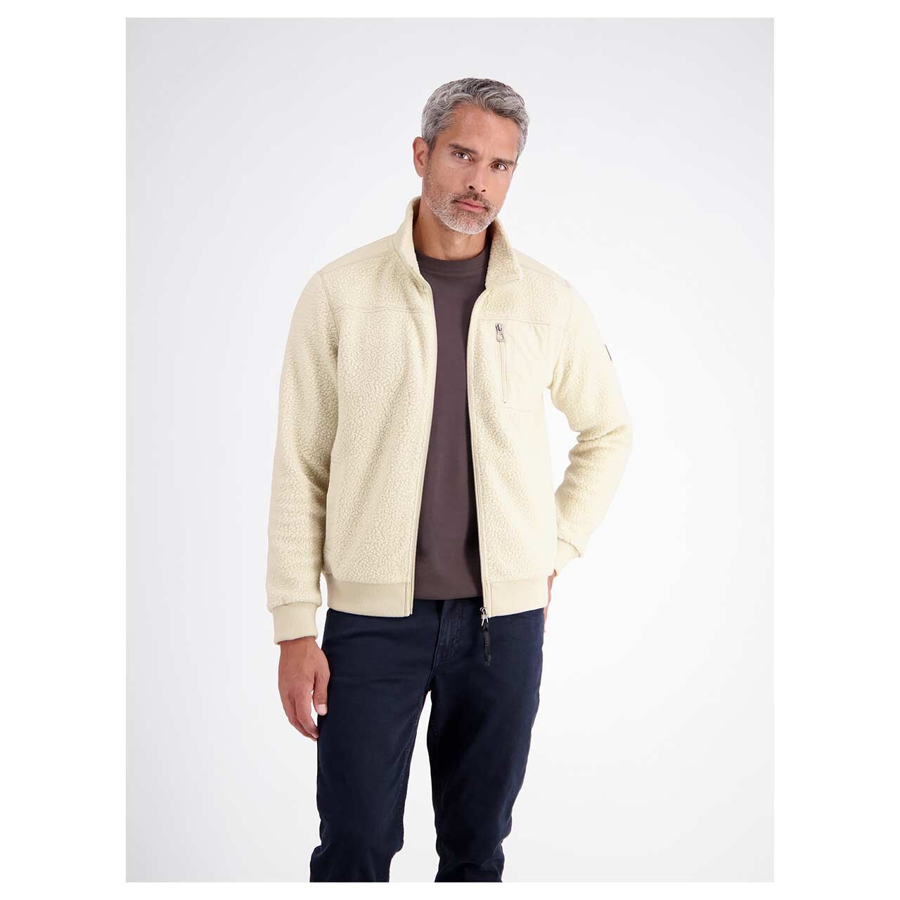 Herren Teddyjacke von Lerros in Cremeweiß, Vorderansicht am Model
