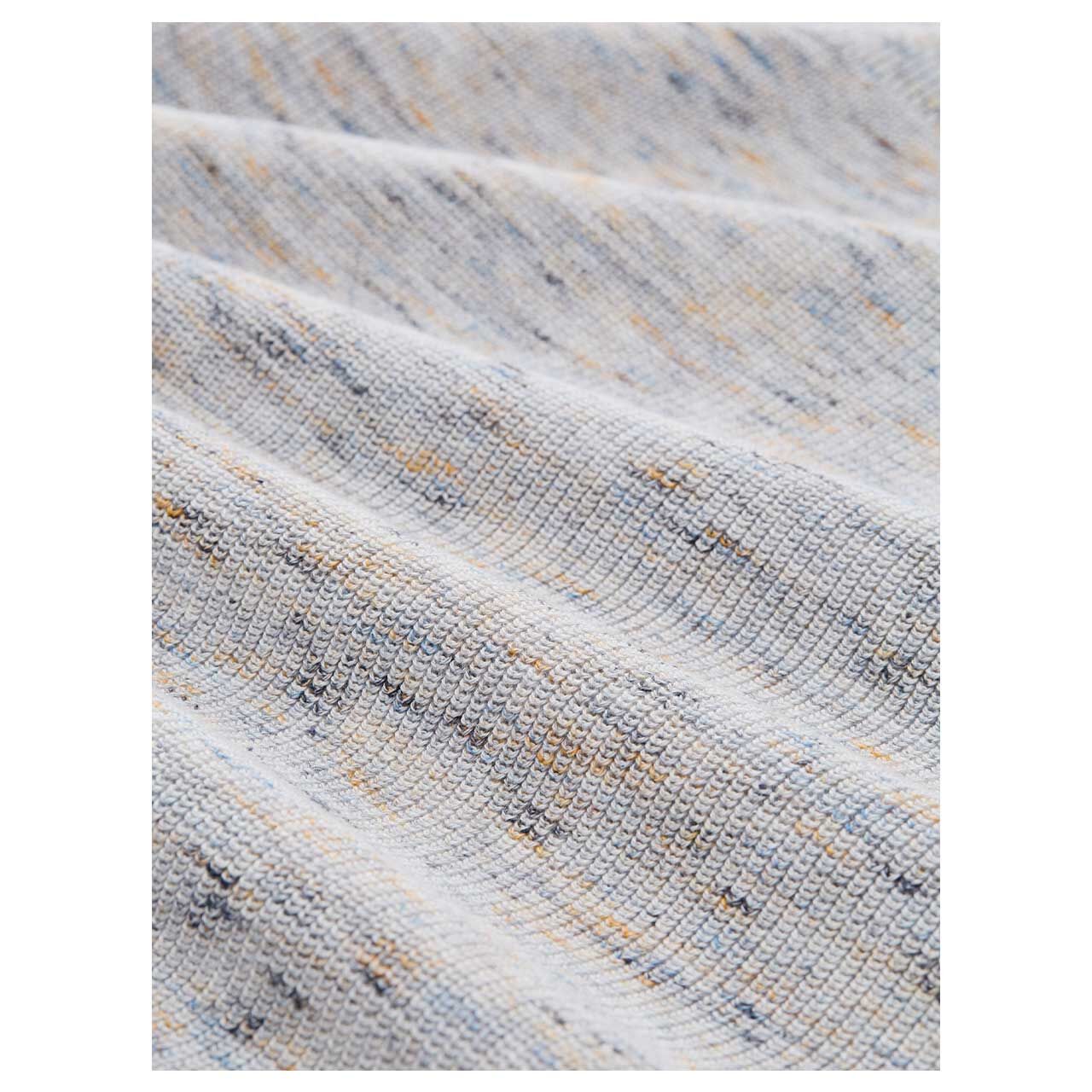 Herren Pullover Space Dye Crewneck von Tom Tailor in Hellgrau meliert, Detailansicht vorne am Model