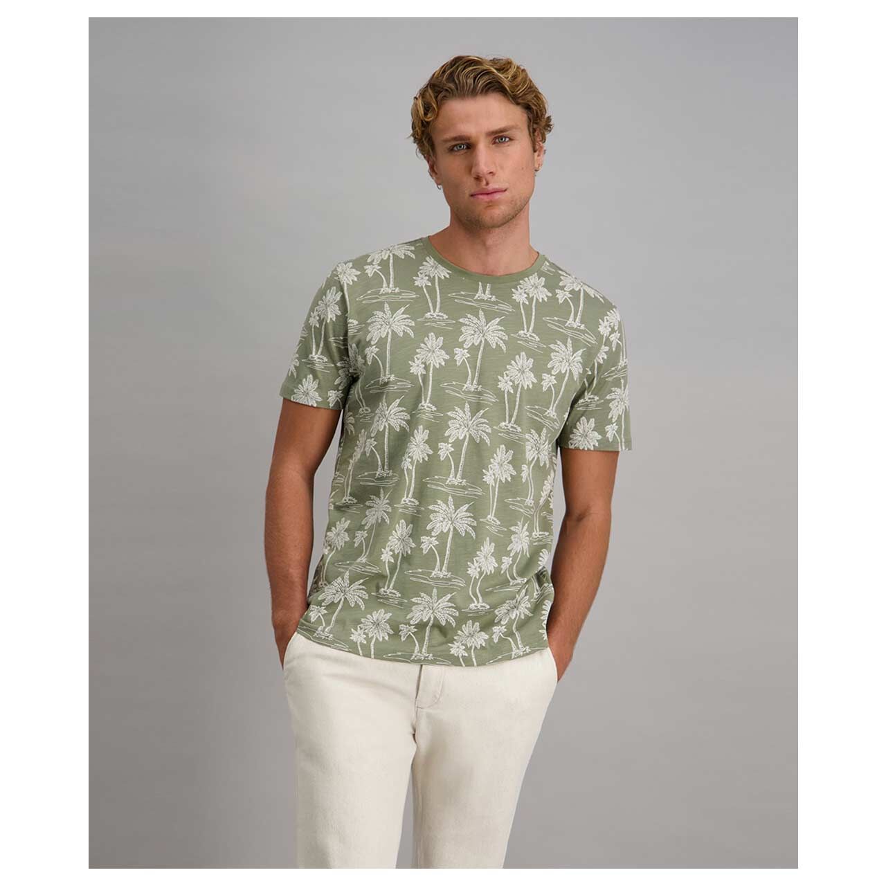 Pioneer Herren T-Shirt in Grün mit Print, Vorderansicht am Model