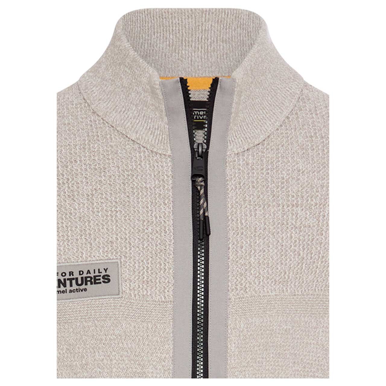 Herren Strickjacke von Camel active in der Farbe Hellgrau meliert, Detailansicht vorne