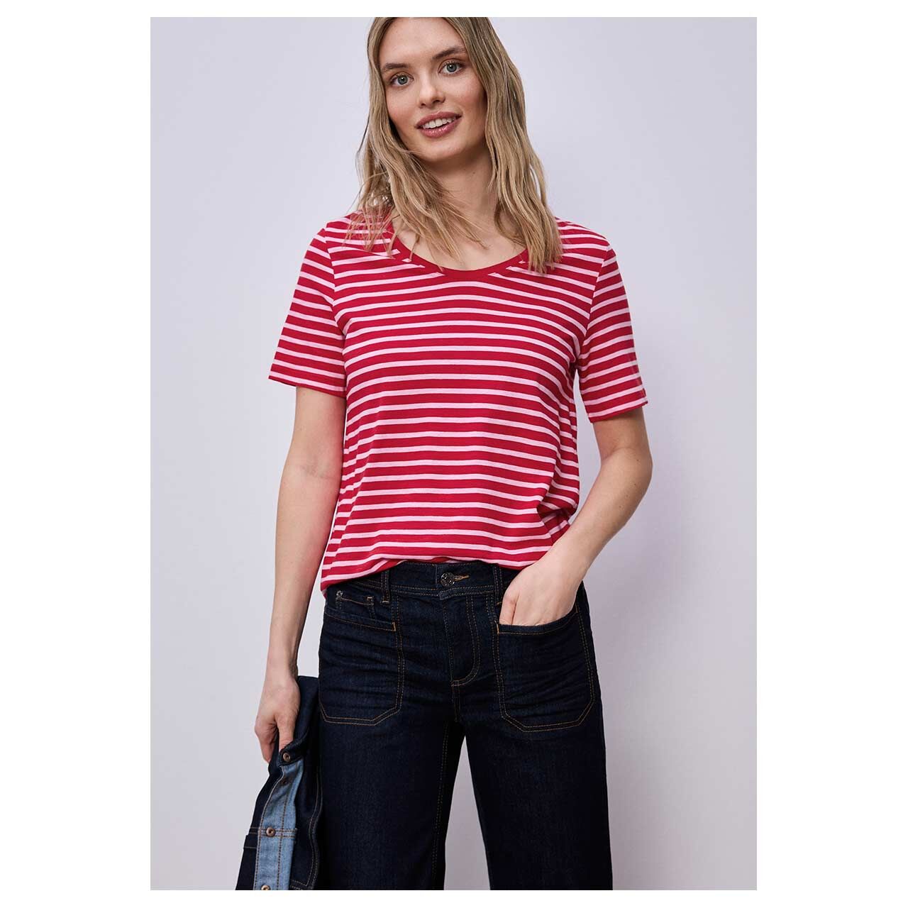 Damen T-Shirt Gerda von Street One in Rot gestreift, Vorderansicht am Model