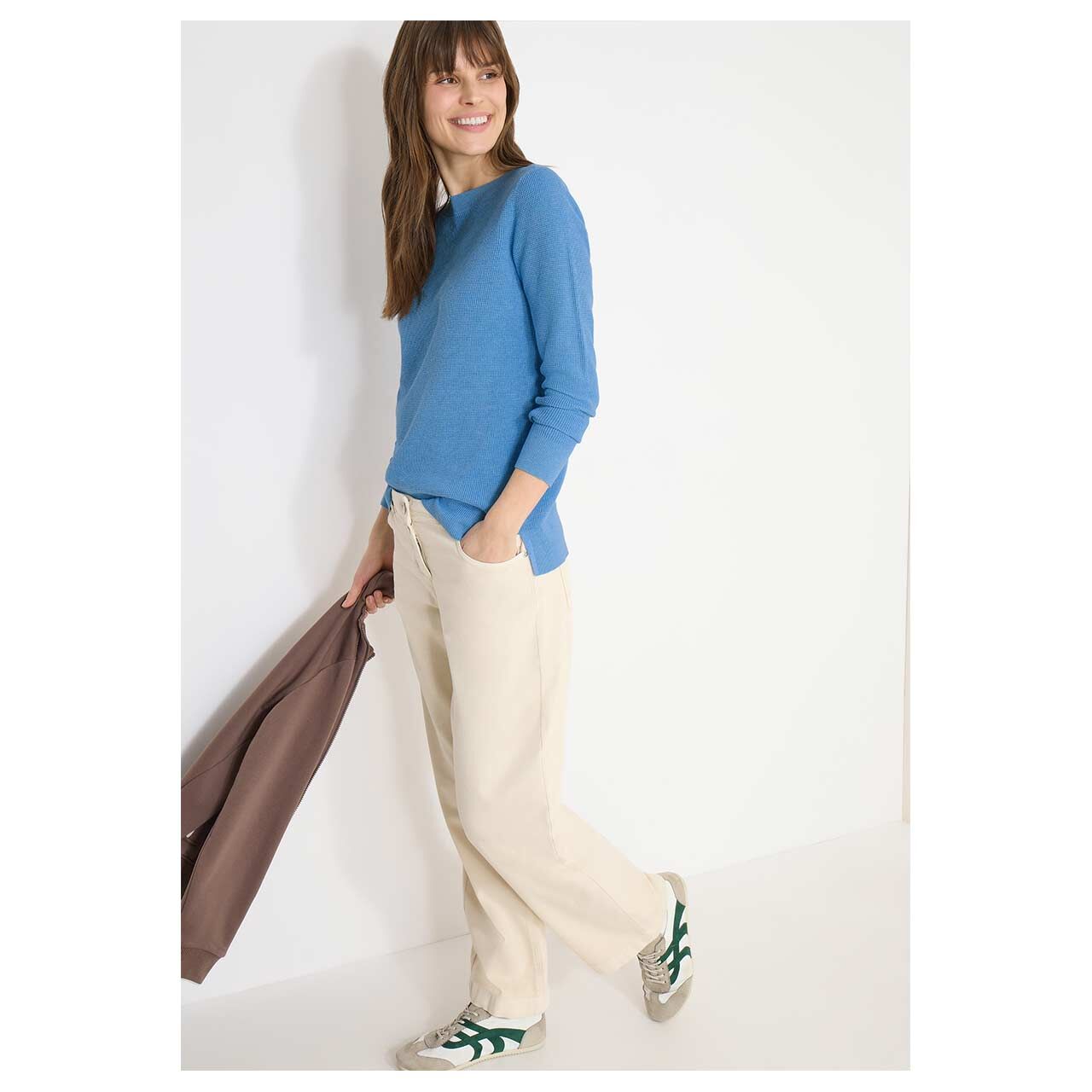 Damen Pullover Structured Boatneck in Blau meliert, Ganzkörperansicht am Model