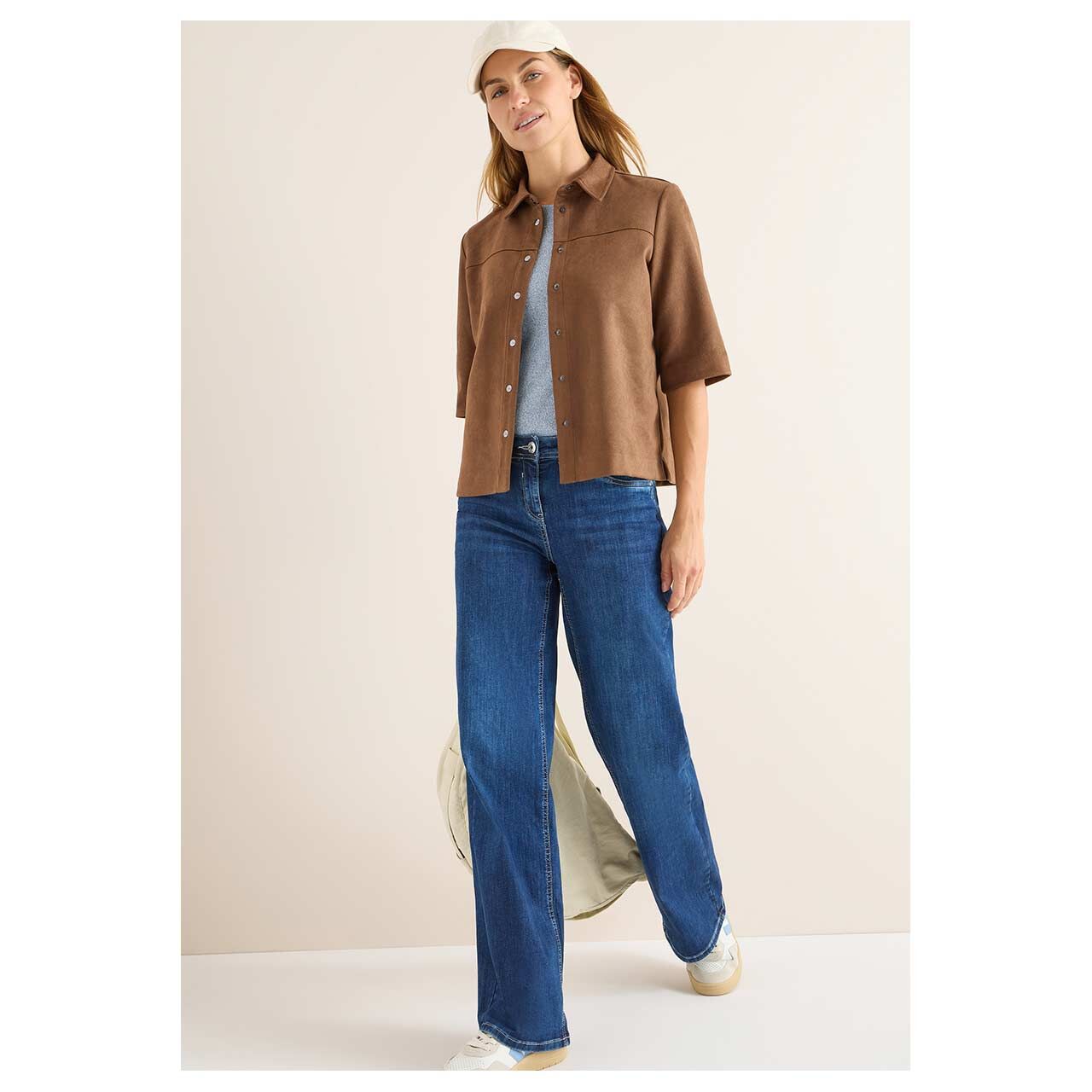 Damen Damen 3/4 Arm Bluse Velours von Cecil in Braun, Ganzkörperansicht am Model
