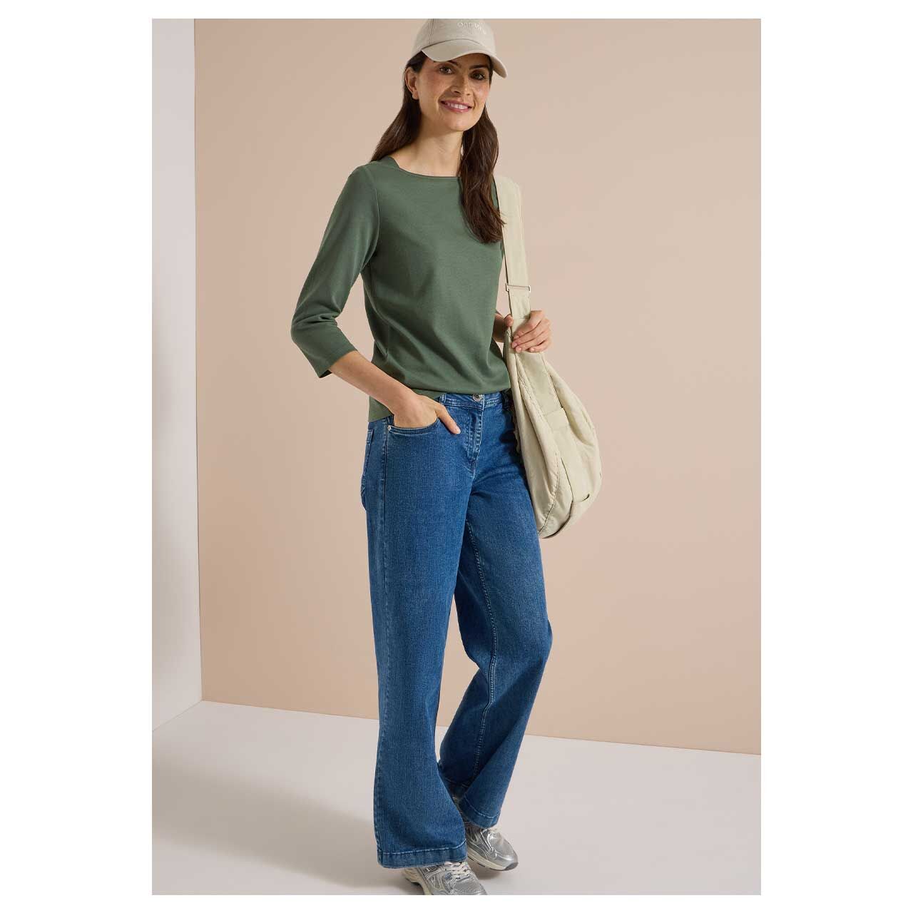 Damen 3/4 Arm Shirt Basic Boatneck von Cecil in Olivgrün, Ganzkörperansicht am Model
