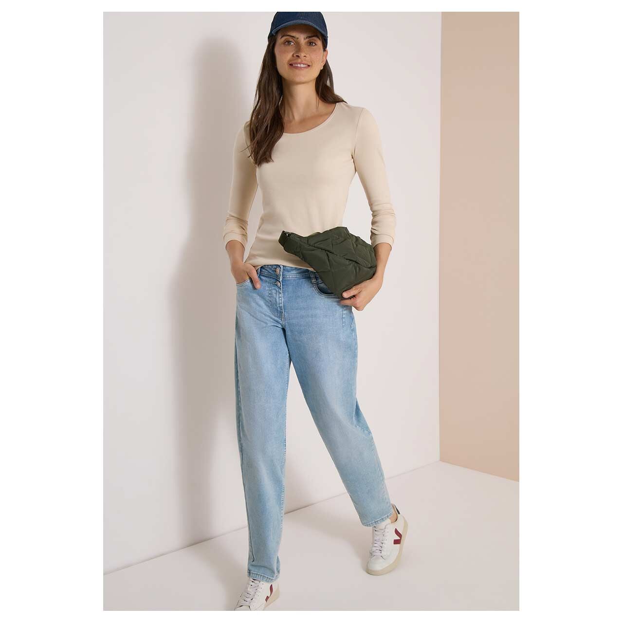 Damen Langarm Shirt Pia von Cecil in Hellbeige, Ganzkörperansicht am Model