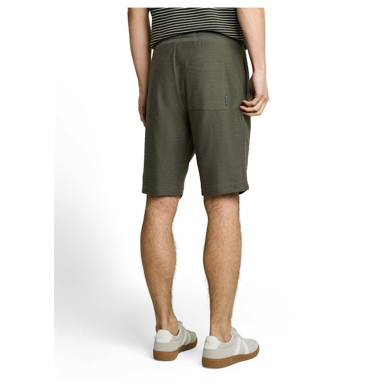 Herren Structured Shorts von Tom Tailor in Dunkelgrün, Rückansicht am Modell