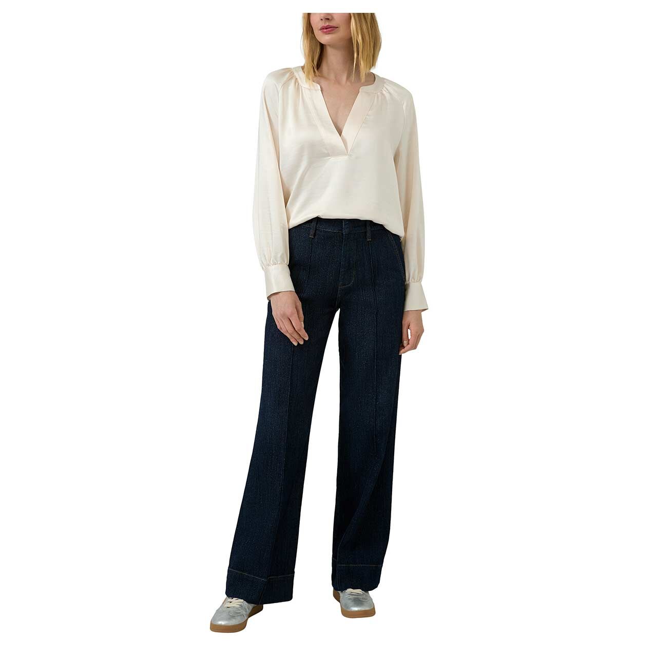 Stretch Damenjeans Suri von s.Oliver in Dunkelblau mit Glitzer, Ganzkörperansicht