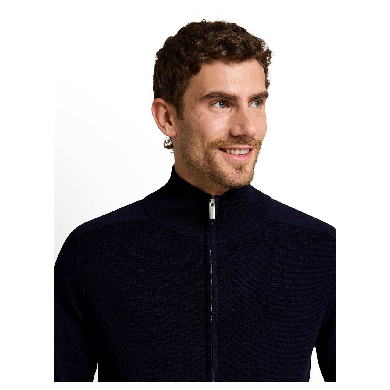 Herren Strickjacke Basic Zip Jacket Knit von Tom Tailor in Dunkelblau, Detailansicht am Model