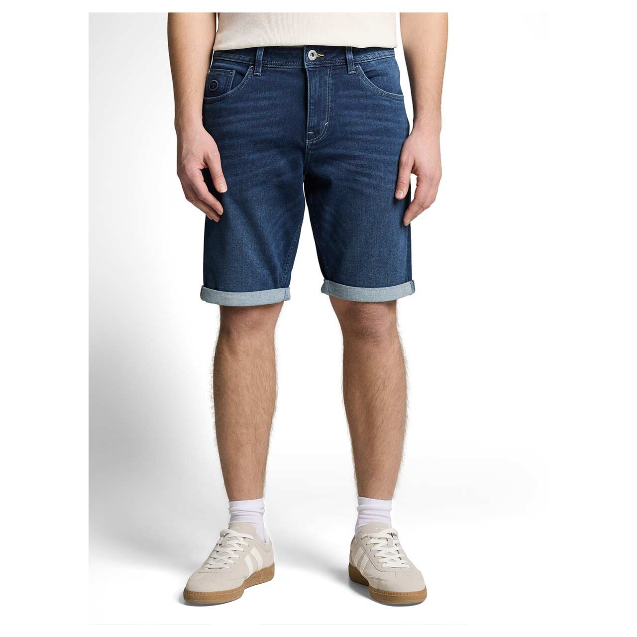 Herren Jeans Bermuda Josh von Tom Tailor in Blau angewaschen, Vorderansicht am Model