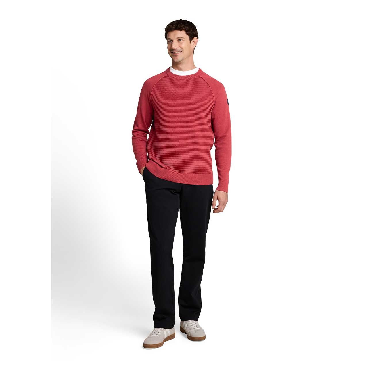 Herren Pullover Ottoman Structured Crew Neck von Tom Tailor in Dunkelrot, Ganzkörperansicht