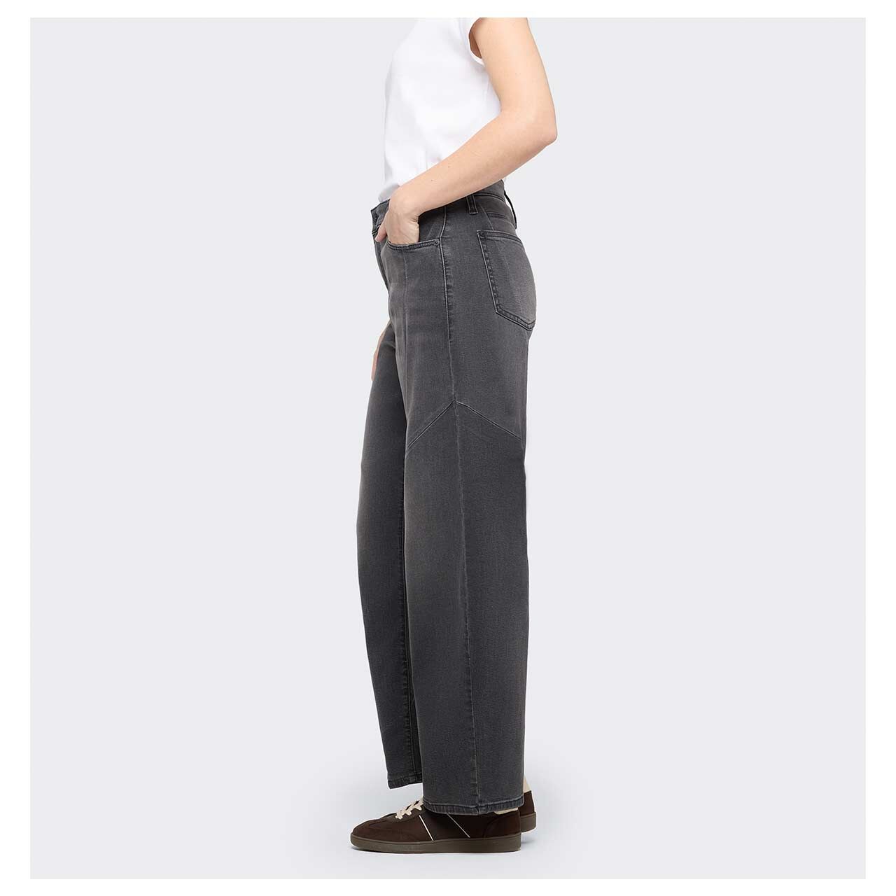 MAC Dakota Jeans black slight use wash