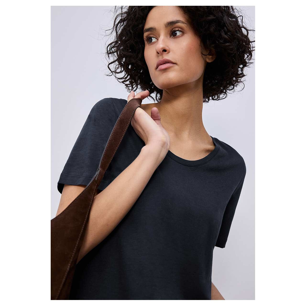 Damen T-Shirt Gerda von Street One in Dunkelblau, Vorderansicht am Model