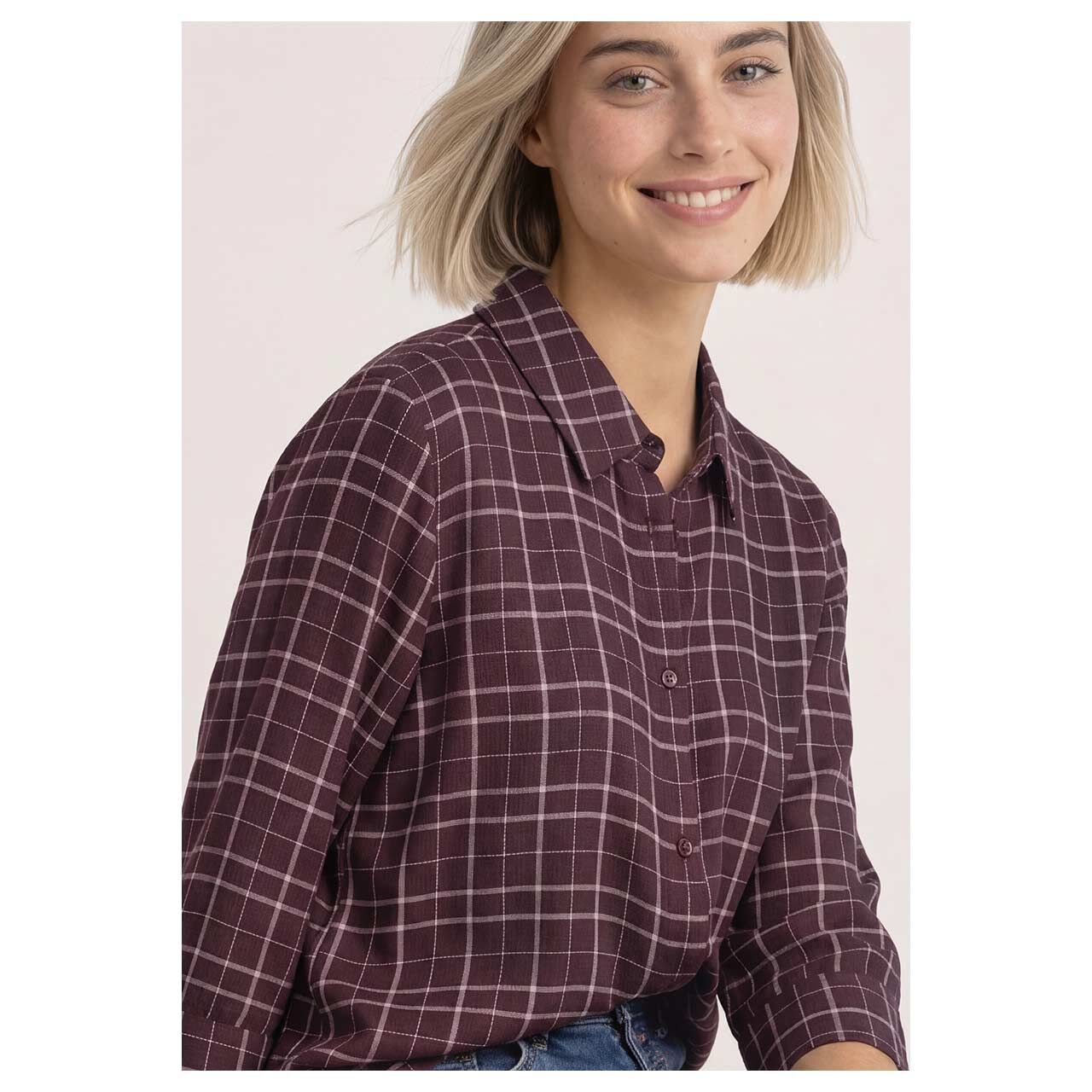 Damen 3/4 Arm Bluse check Shirtcollar von Street One in Lila kariert, detaillierte Vorderansicht am Model