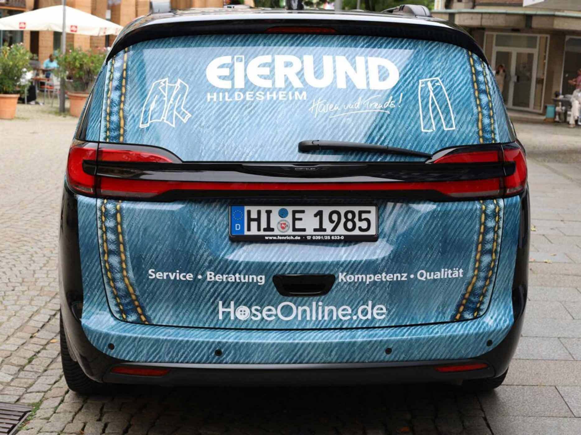 Das Eierund-Auto von hinten.
