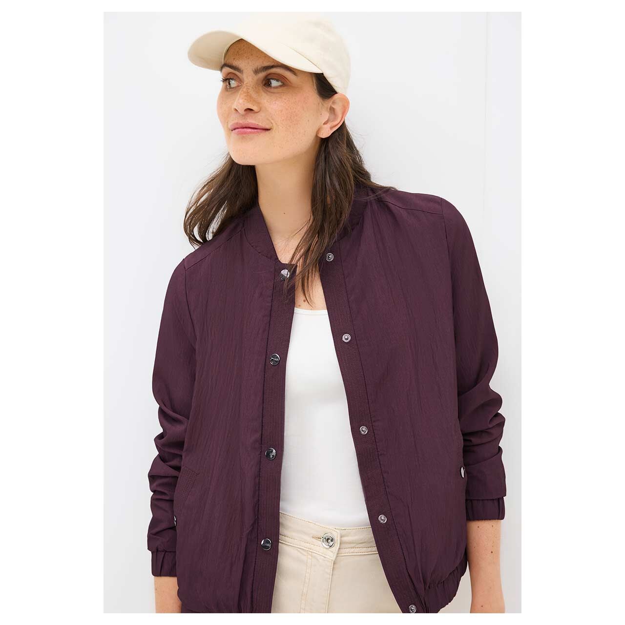Damenjacke Papertouch Blouson von Cecil in Burgunderrot, Vorderansicht am Model