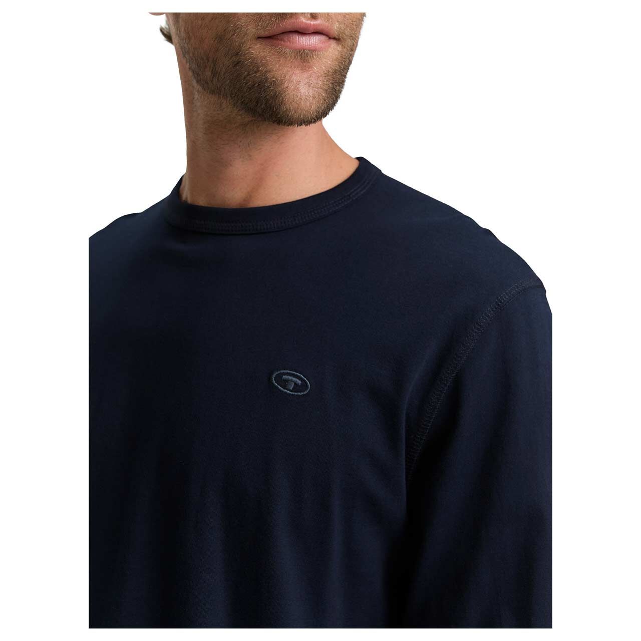 Herren Langarm Shirt von Tom Tailor in Dunkelblau, Detailansicht Oberkörper am Model