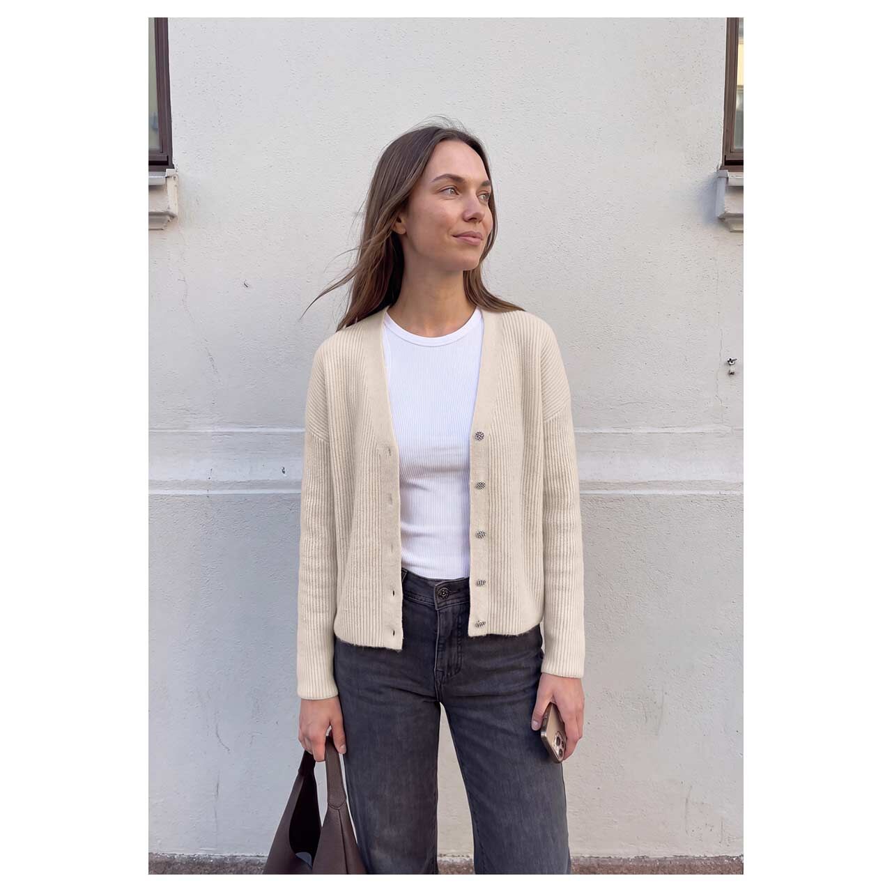 Damen Strickjacke V-Neck Cardigan von Street One Studio in Beige meliert, Vorderansicht am Model