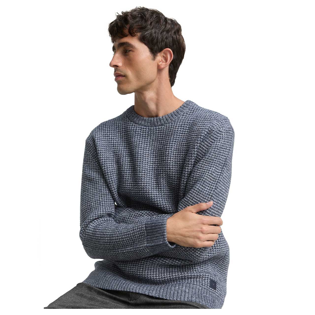 Herren Pullover Cosy Crew Neck in Dunkelblau meliert, Detailansicht am Model