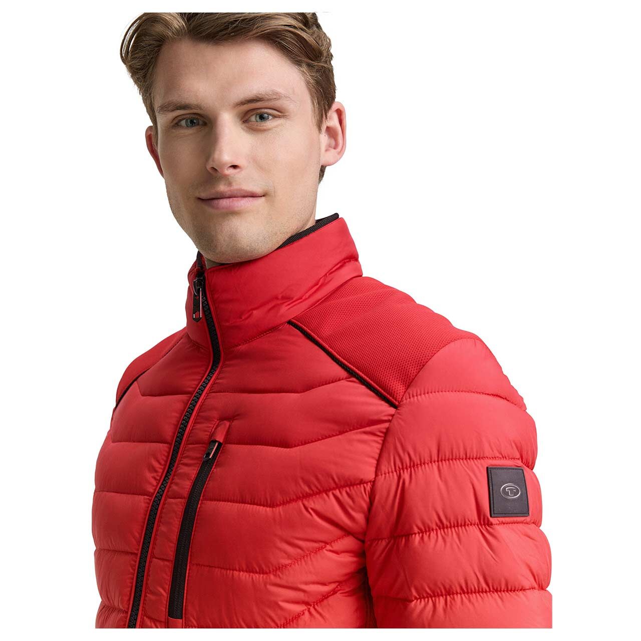 Herren Jacke Hybrid Jacket von Tom Tailor in Rot, Seitenansicht Oberkörper am Model
