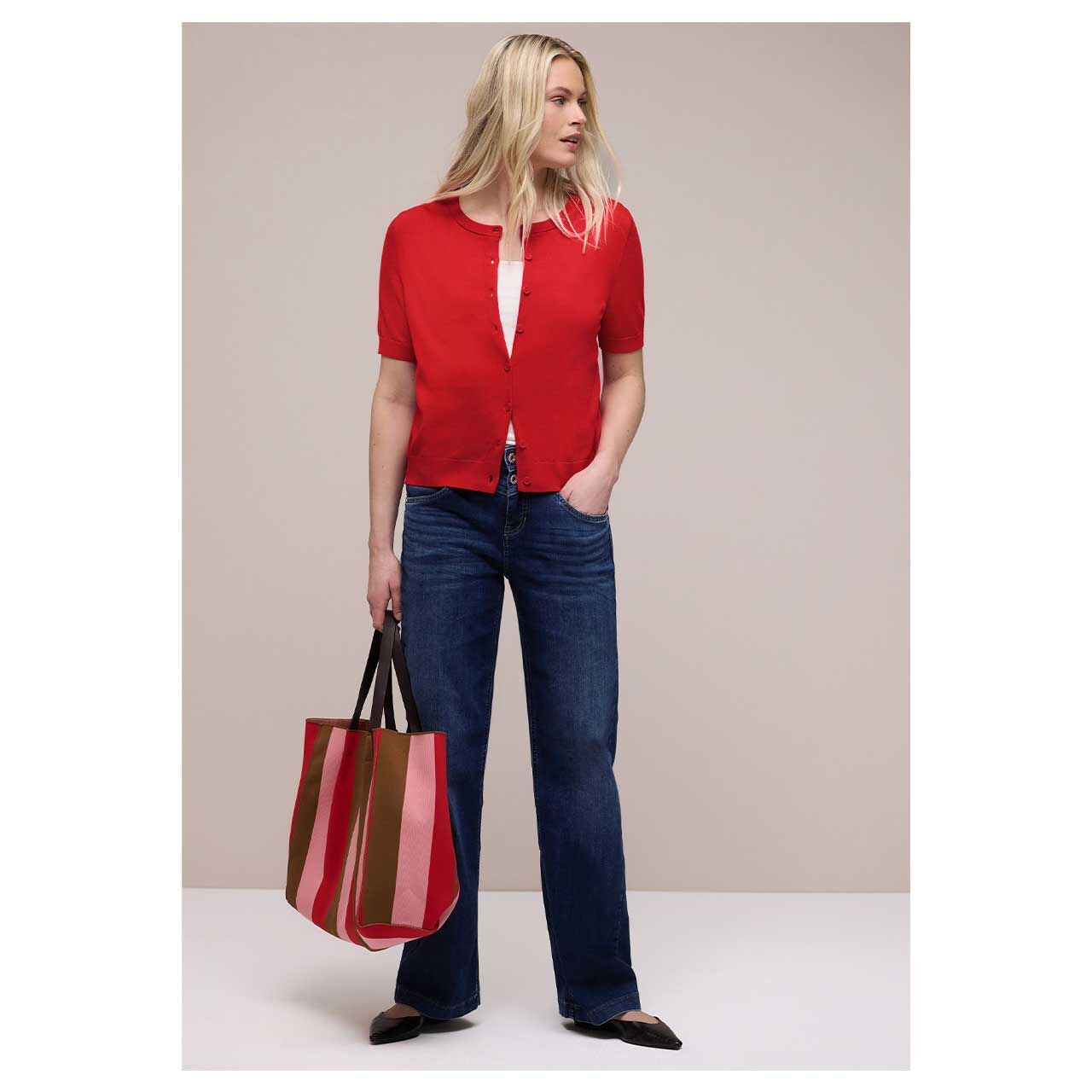 Damen Strickjacke Short Sleeve Cardigan von Street One in Rot, Vorderansicht am Model