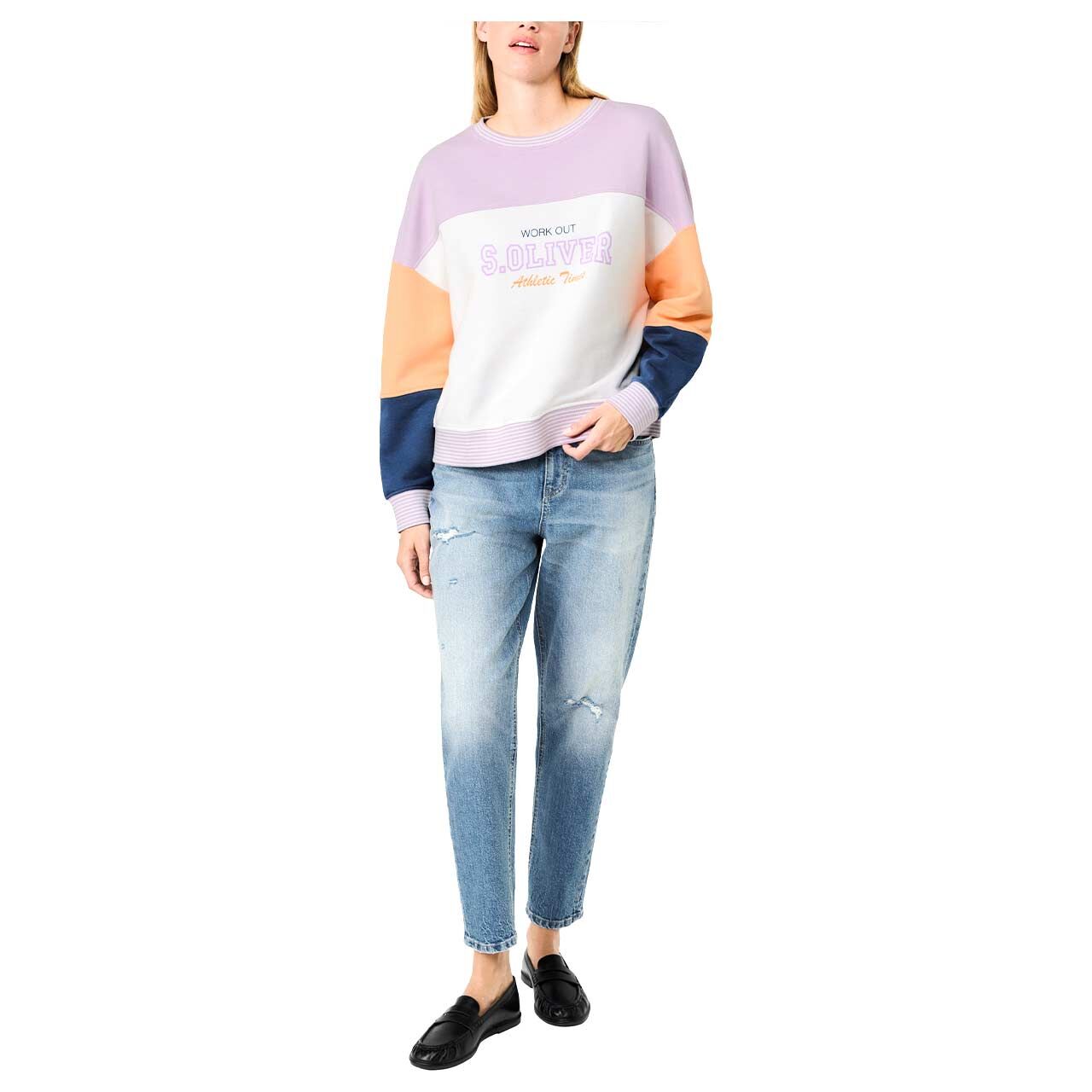 s.Oliver Damen Sweatshirt in Weiß mit Print, Ganzkörperansicht am Model
