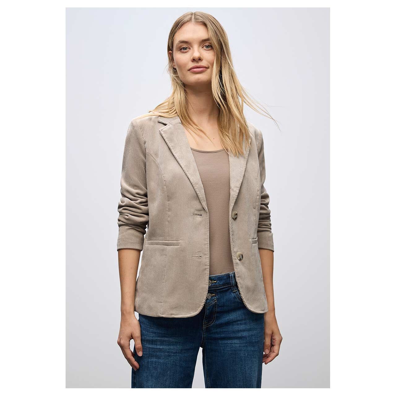 Damen Cord Blazer Corduroy von Street One in Beige, Vorderansicht am Model gestylt
