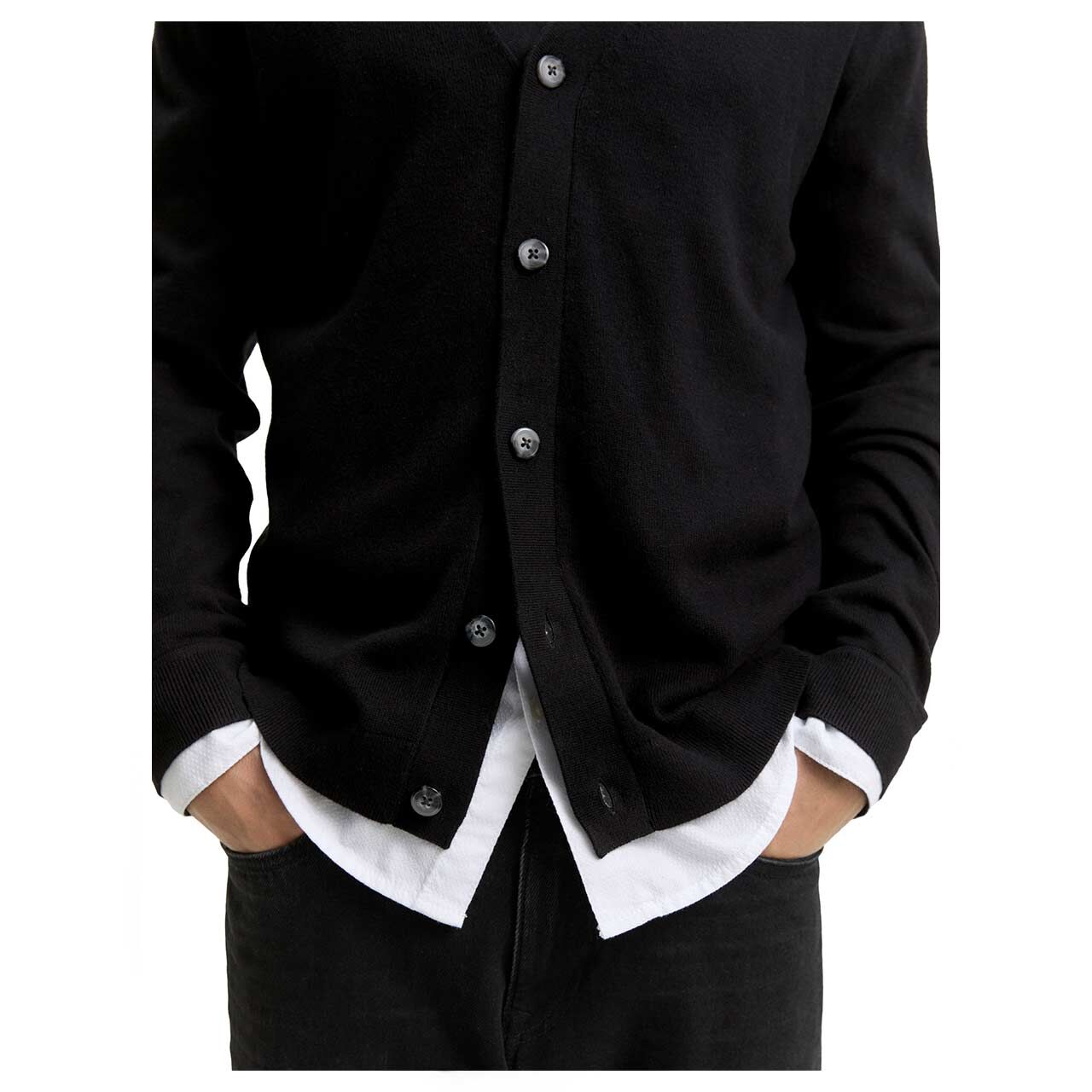 Herren Strickjacke Cashmere Cardigan von Tom Tailor in Schwarz, Detailansicht am Model