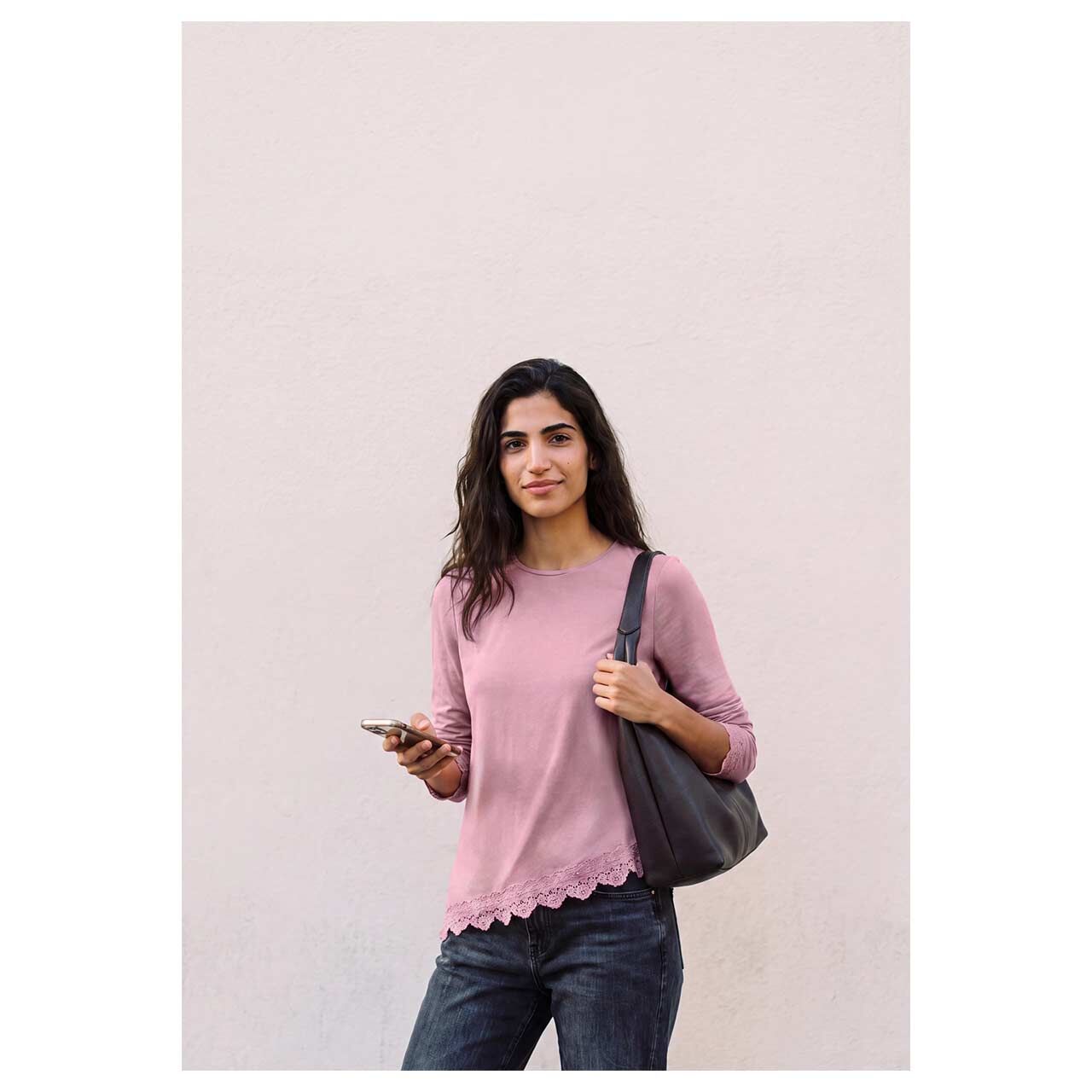 Damen Langarm Shirt With Lace von Street One Studio in Rosa, Detailansicht Model vorne