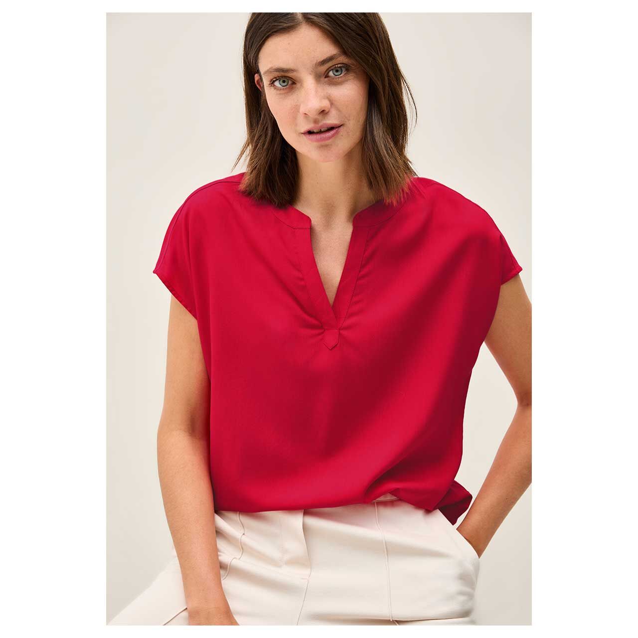 Damen Kurzarm Bluse Solid Splitneck von Cecil in Rot, detaillierte Ansicht am Oberkörper