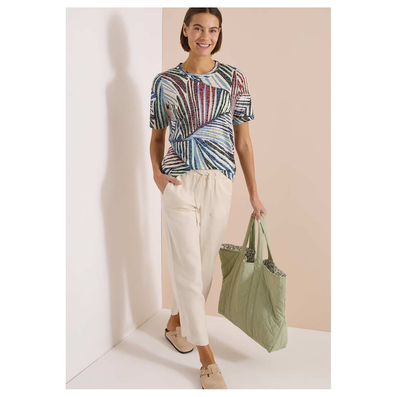 Damen T-Shirt Multi Burn Out von Cecil in Grün mit Print, Ganzkörperansicht am Model