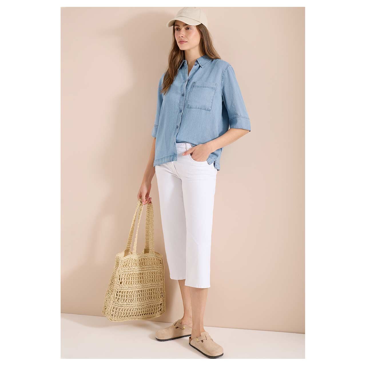Damen Kurzarm Bluse Denim Look von Cecil in Hellblau angewaschen, Ganzkörperansicht am Model