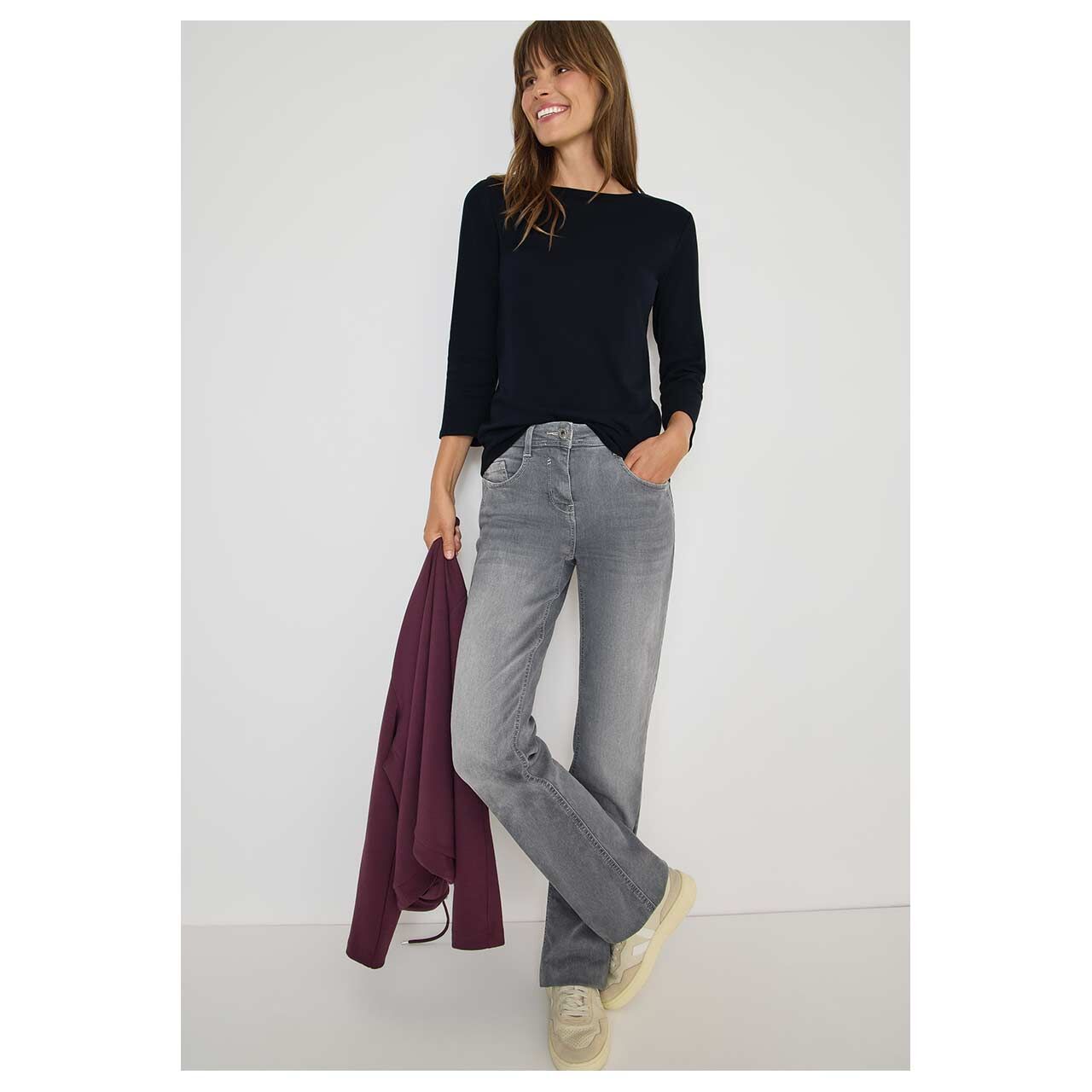 Damen 3/4 Arm Shirt Basic Boatneck von Cecil in Dunkelblau, Ganzkörperansicht Outfit am Model