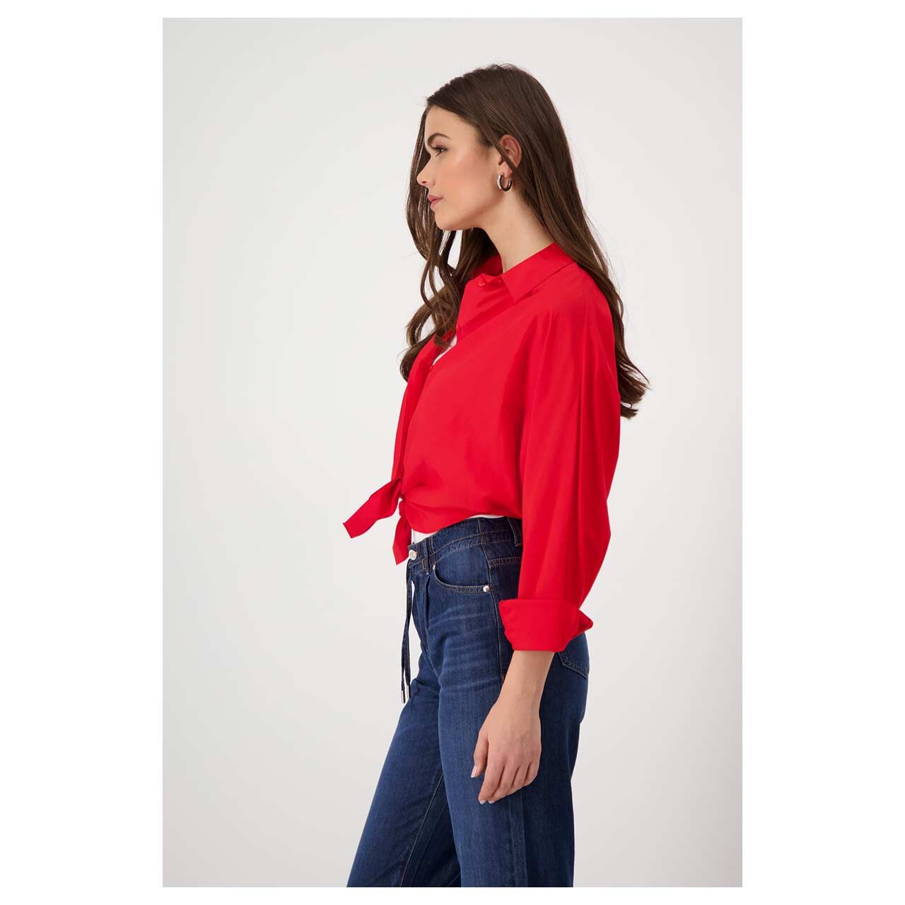 Damen Langarm Bluse von Monari in Rot, Seitenansicht am Model