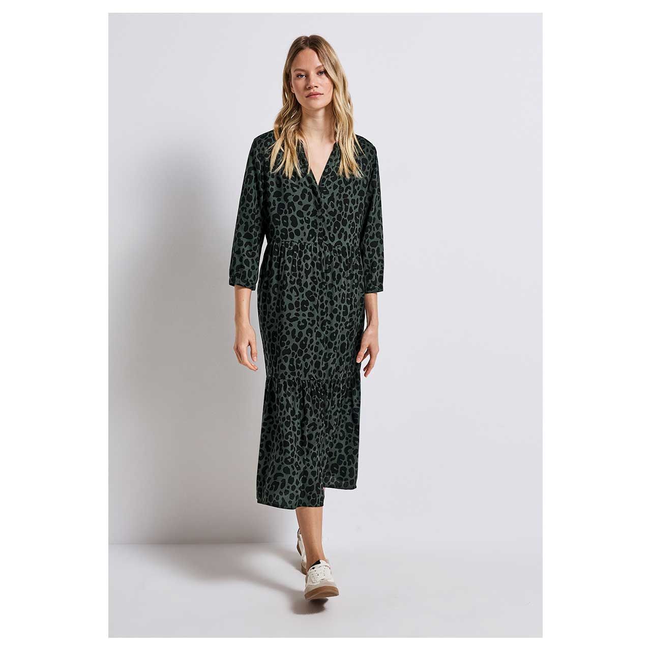 Damen 3/4 Arm Kleid Volant Dress von Street One in Dunkelgrün mit Leo-Print, Vorderansicht getragen