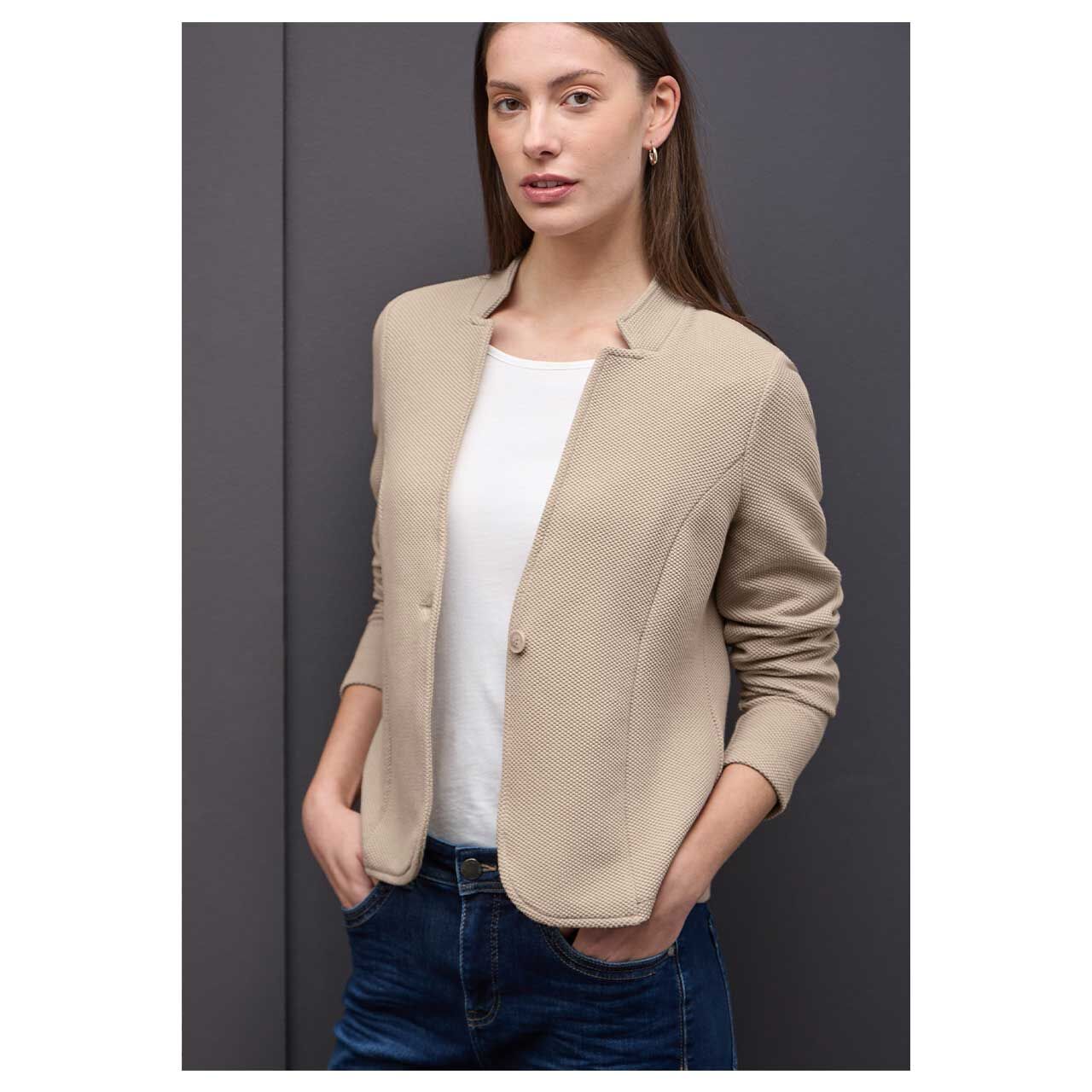 Damen Blazer Jacquard Structure von Street One in Beige, Vorderansicht am Model