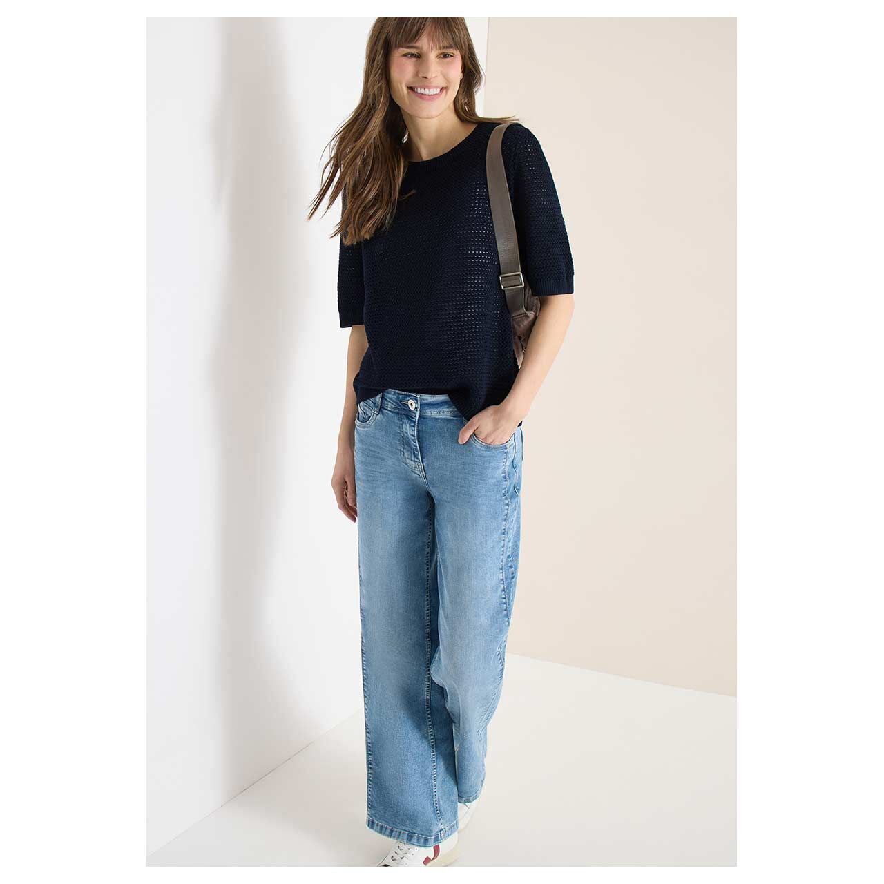 Damen Kurzarm Pullover Structured Roundneck von Cecil in Dunkelblau, Ganzkörperansicht am Model