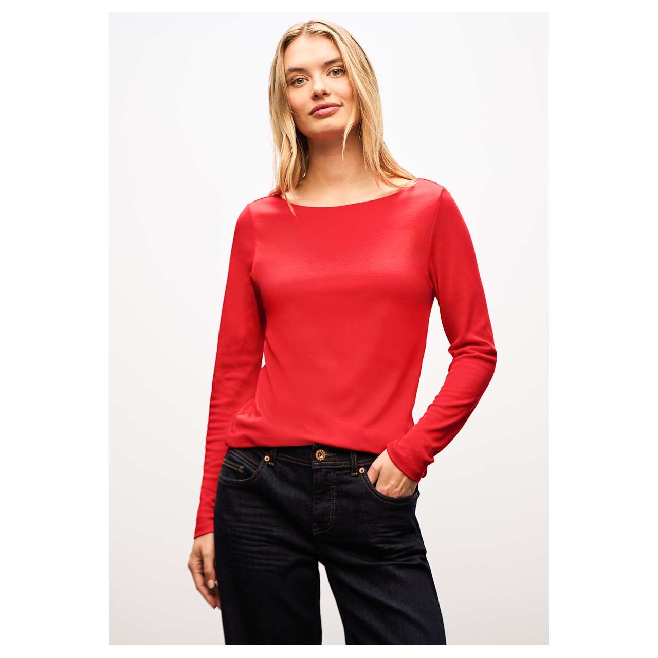 Damen Langarm Shirt Lanea von Street One in Rot, detaillierte Vorderansicht am Model