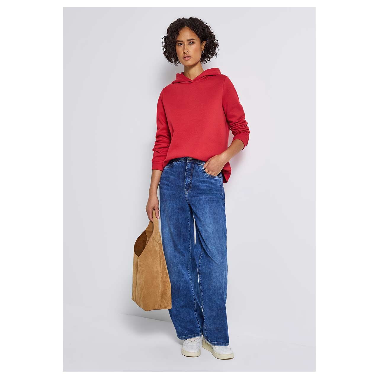 Damen Hoodie Sweatshirt von Street One in Rot, Ganzkörperansicht am Model