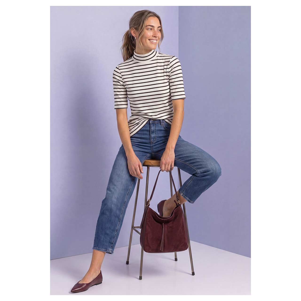 Damen T-Shirt Rib Turtle Neck von Street One in Dunkelbraun gestreift, Ganzkörperansicht am Model