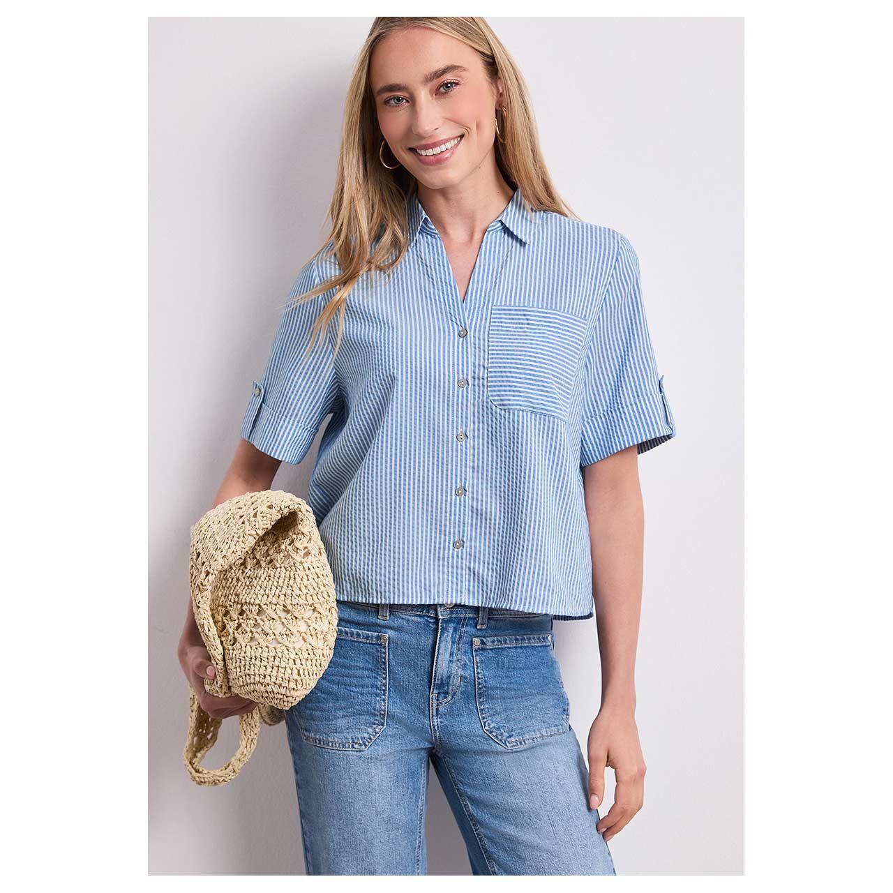 Damen Kurzarm Bluse Buttoned Shirtcollar von Street One in Hellblau gestreift, Vorderansicht am Model