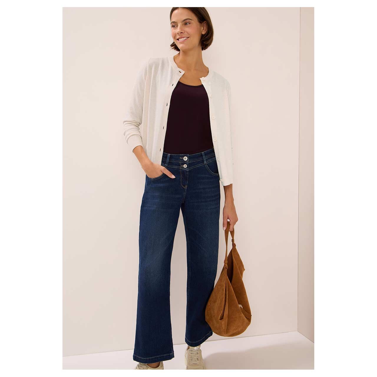 Damen Strickjacke Buttoned Cardigan von Cecil in Hellbeige, Ganzkörperansicht am Model gestylt