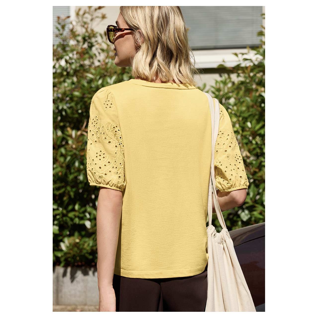 Damen T-Shirt Embroidered Woven Puff Sleeves von Street One Studio in Gelb, Rückansicht am Model