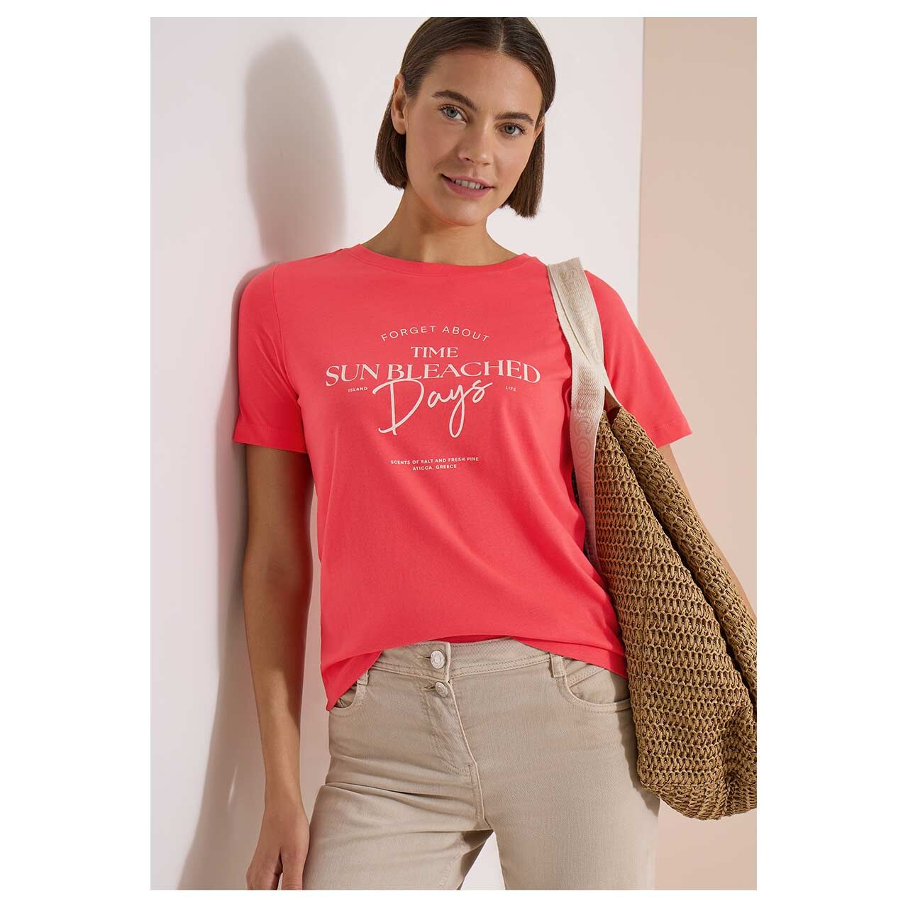 Damen T-Shirt Sun Bleached Days von Cecil in Korallenrot mit Print, detaillierte Vorderansicht am Model