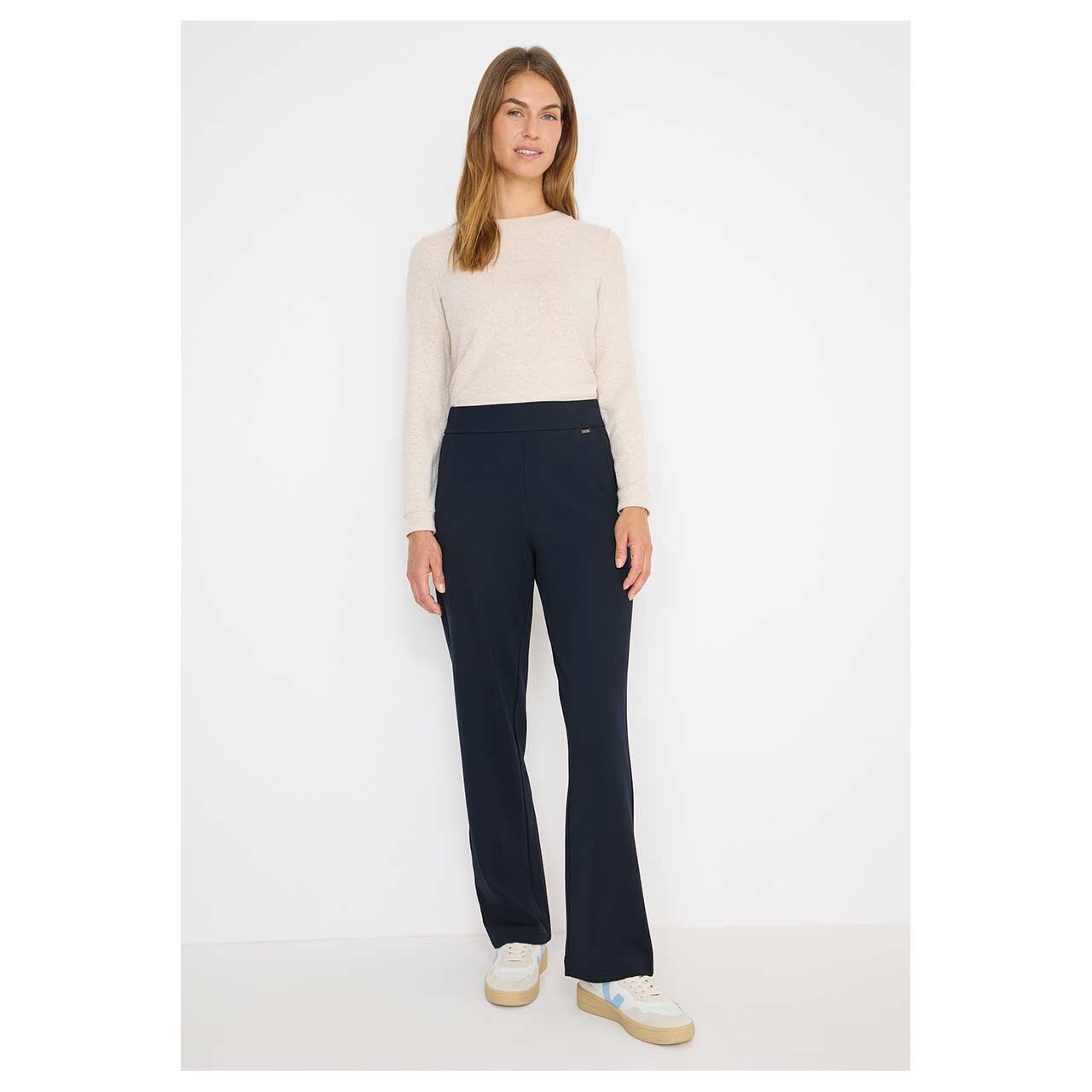 Damen Hose Neele Straight von Cecil in Dunkelblau, Ganzkörperansicht am Model
