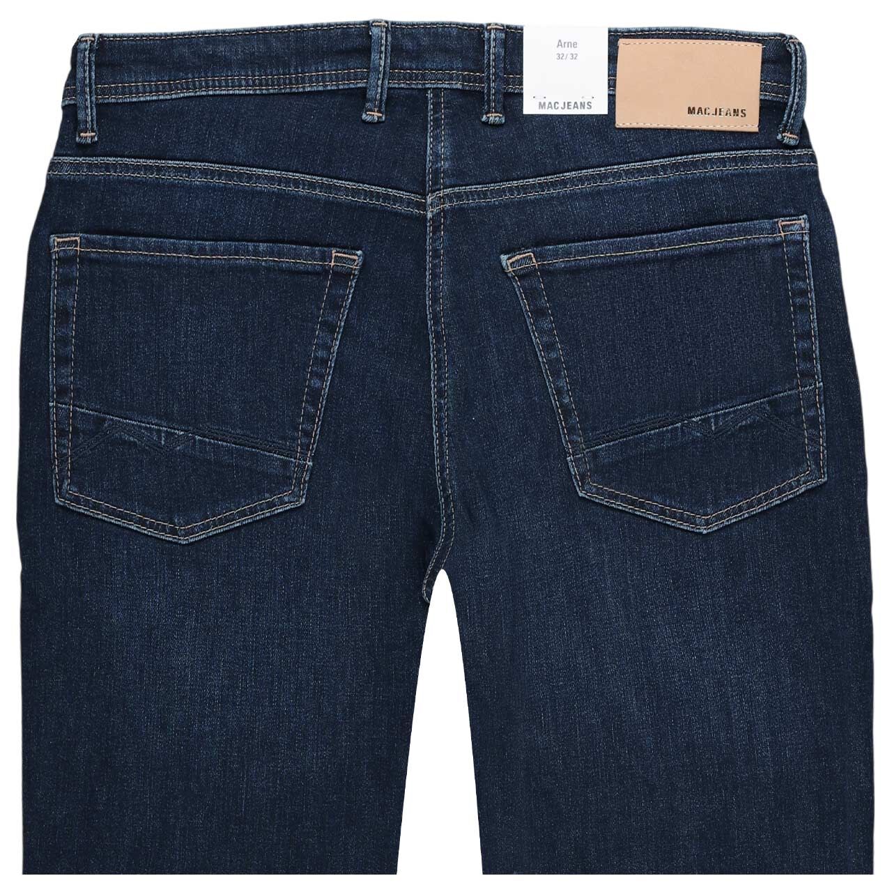 Stretch Herrenjeans Arne von MAC in Dunkelblau angewaschen, detaillierte Rückansicht