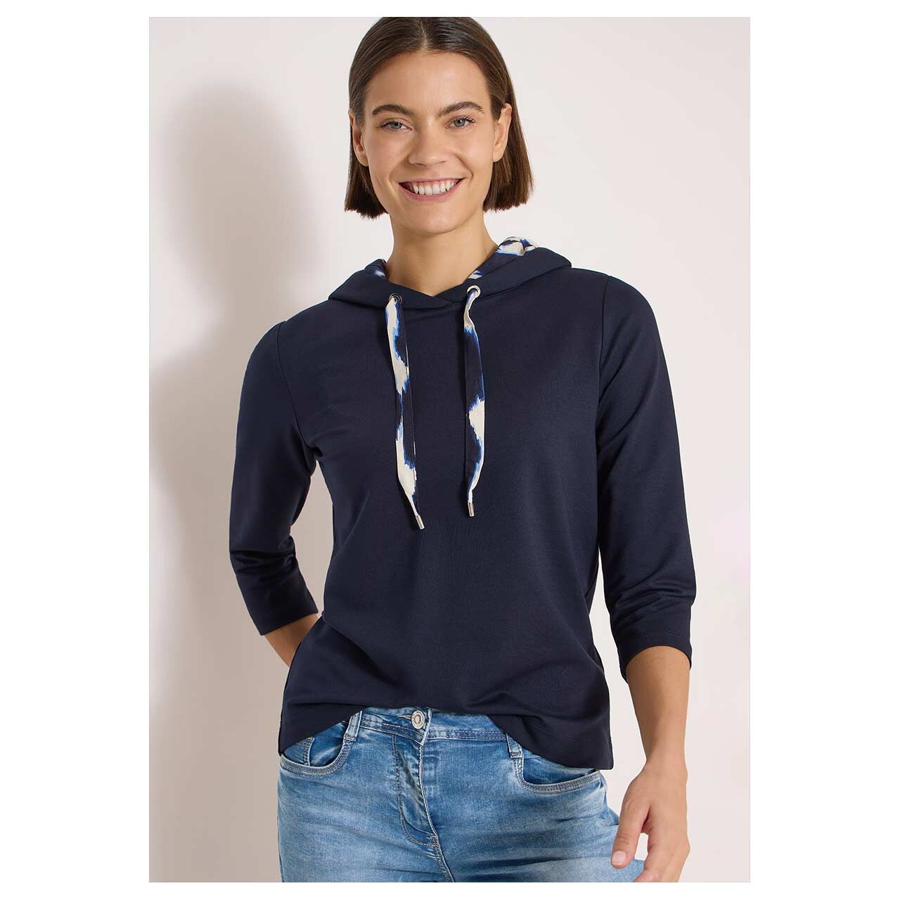 Damen 3/4 Arm Hoodie Sweatshirt Mix von Cecil in Dunkelblau mit Print, Vorderansicht am Model