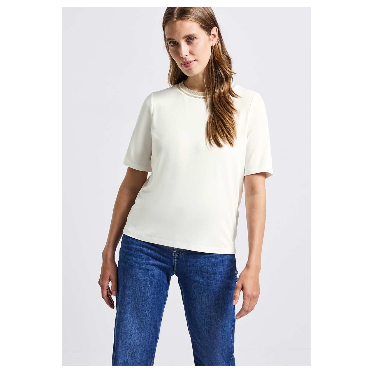 Damen T-Shirt Rib Collar von Street One in Cremeweiß, Vorderansicht mit Model