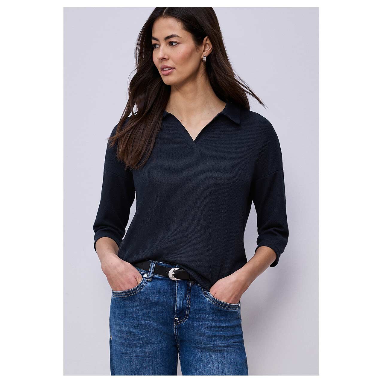 Damen 3/4 Arm Poloshirt Knit Look von Street One in Dunkelblau, Vorderansicht am Model